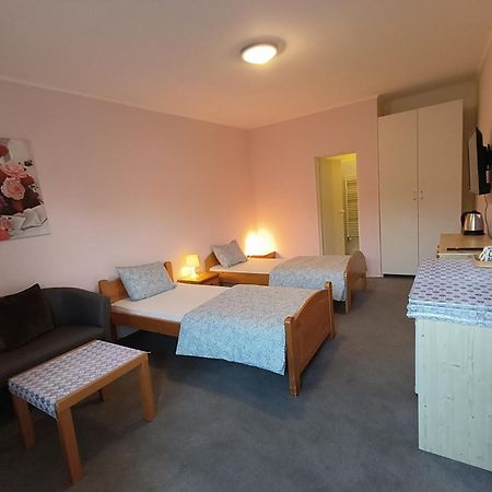 Cozy Room With Garden In ברטיסלאבה מראה חיצוני תמונה