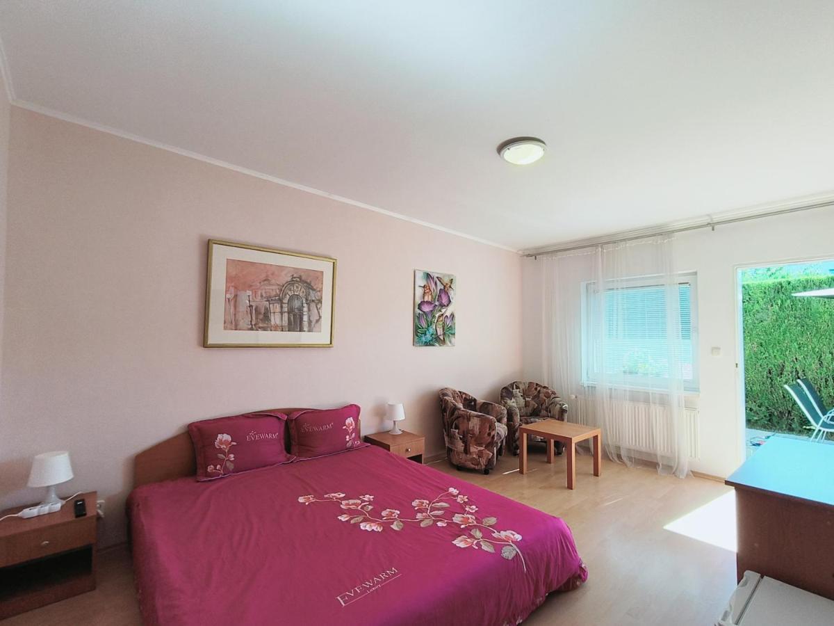 Cozy Room With Garden In ברטיסלאבה מראה חיצוני תמונה