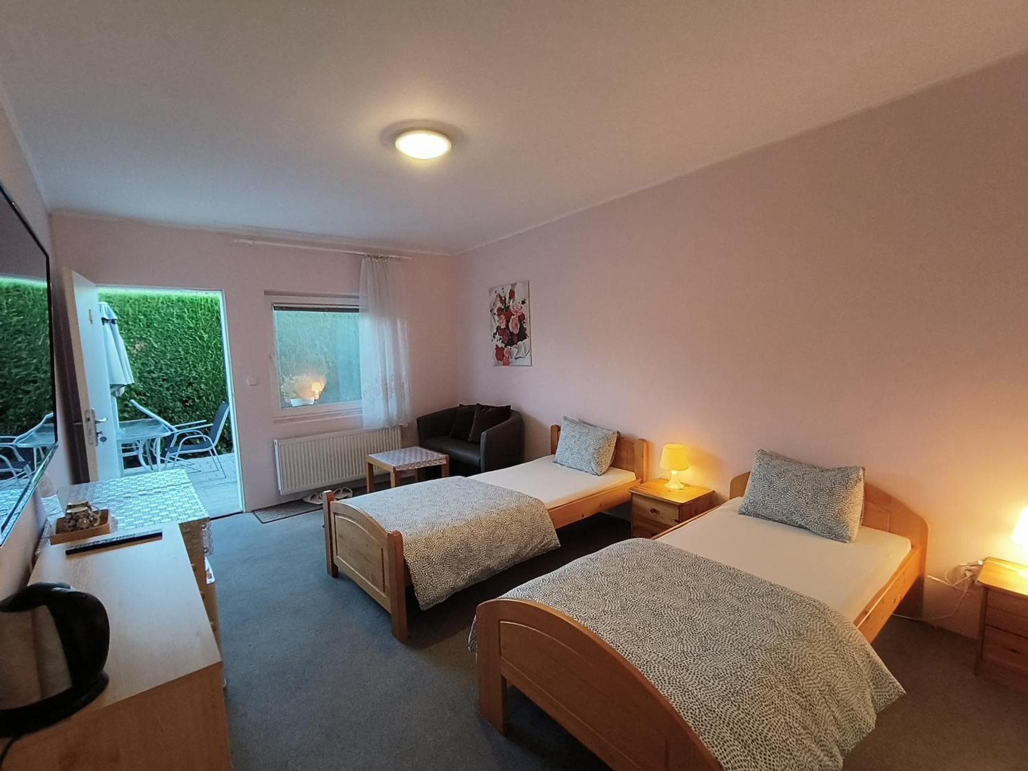 Cozy Room With Garden In ברטיסלאבה מראה חיצוני תמונה