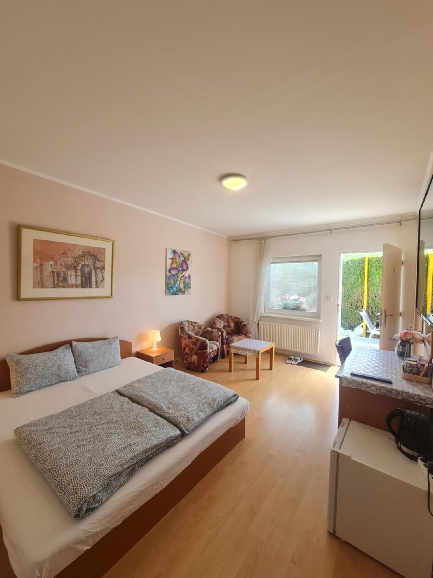 Cozy Room With Garden In ברטיסלאבה מראה חיצוני תמונה