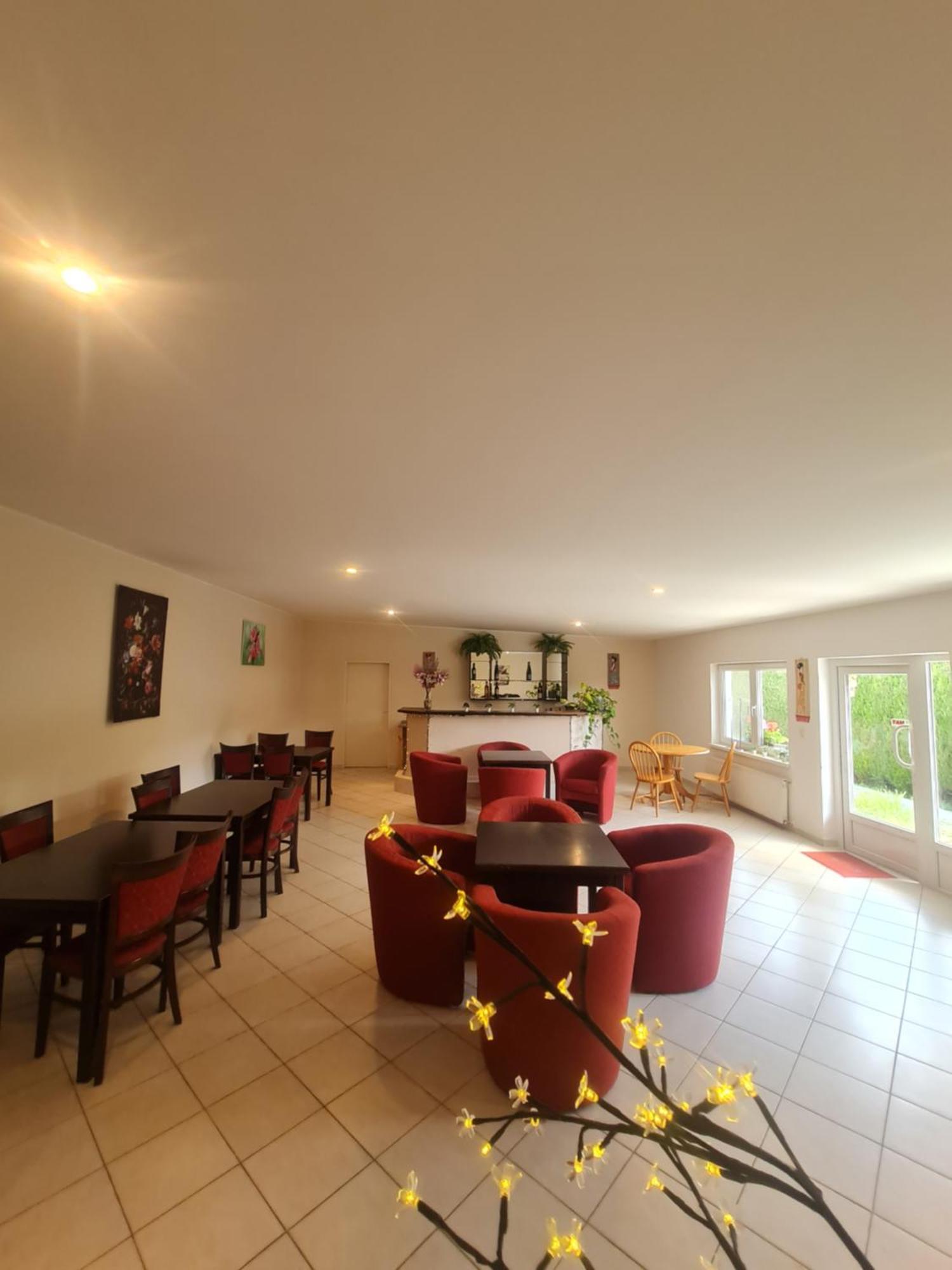 Cozy Room With Garden In ברטיסלאבה מראה חיצוני תמונה