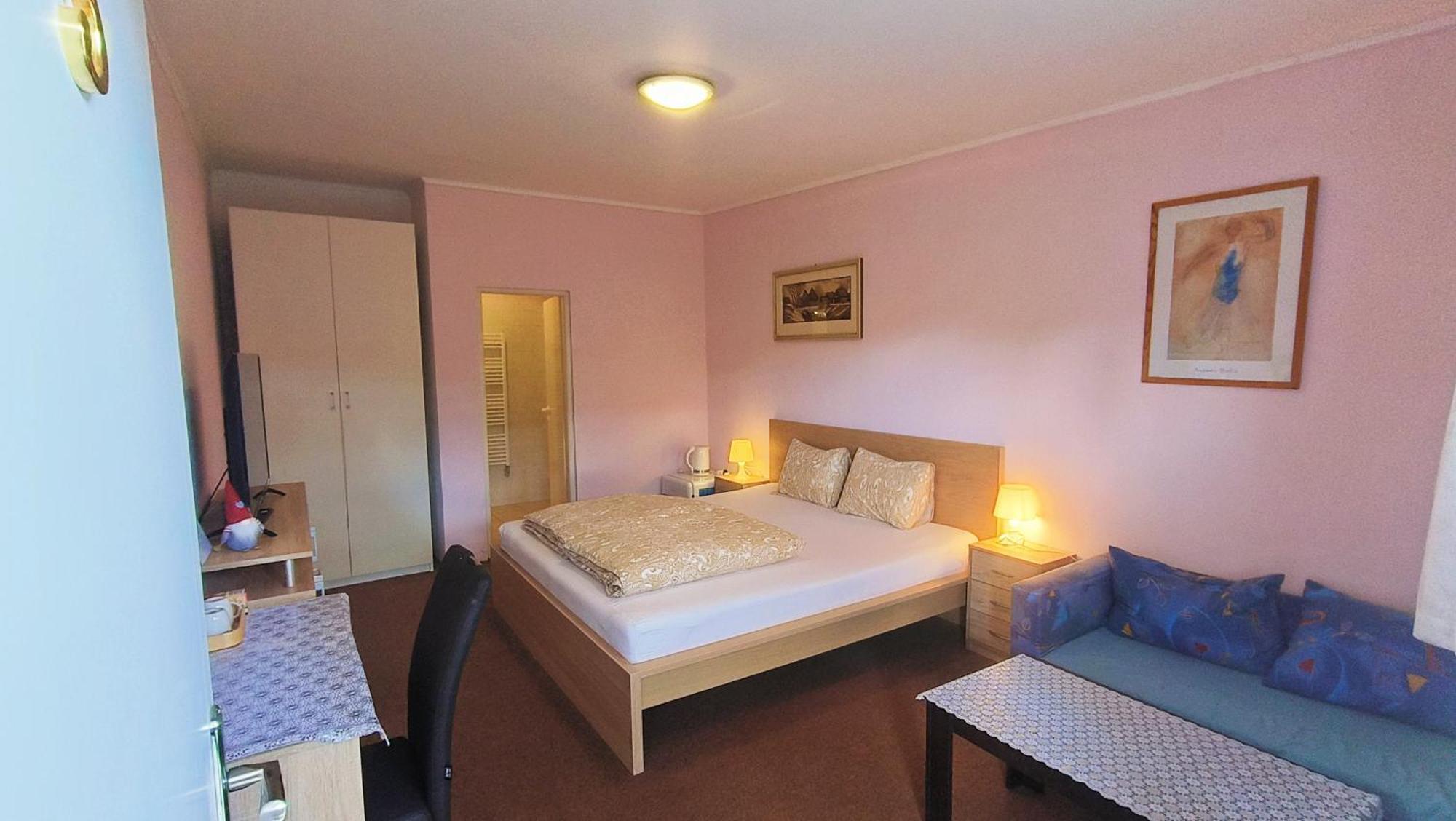 Cozy Room With Garden In ברטיסלאבה מראה חיצוני תמונה