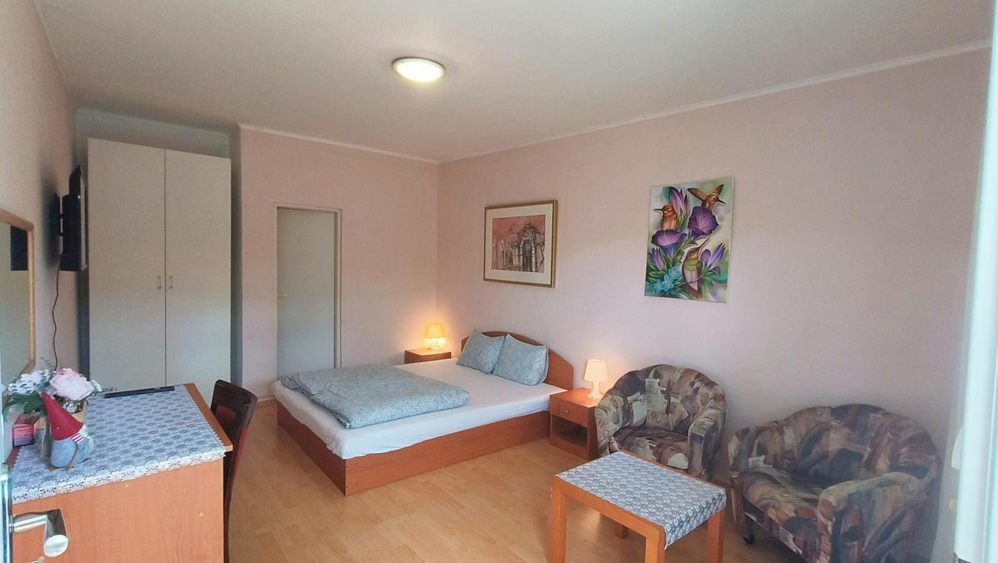 Cozy Room With Garden In ברטיסלאבה מראה חיצוני תמונה