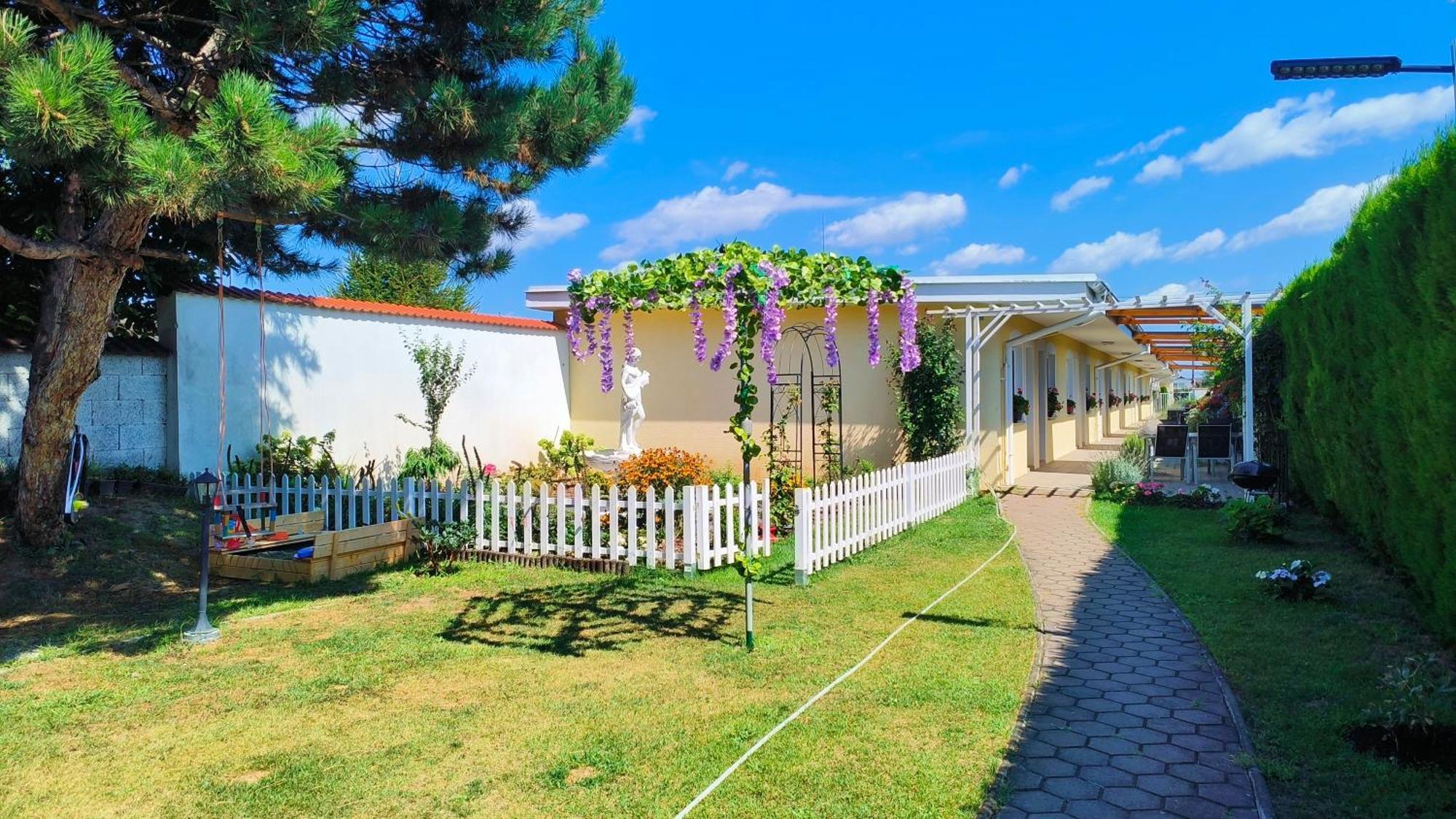 Cozy Room With Garden In ברטיסלאבה מראה חיצוני תמונה